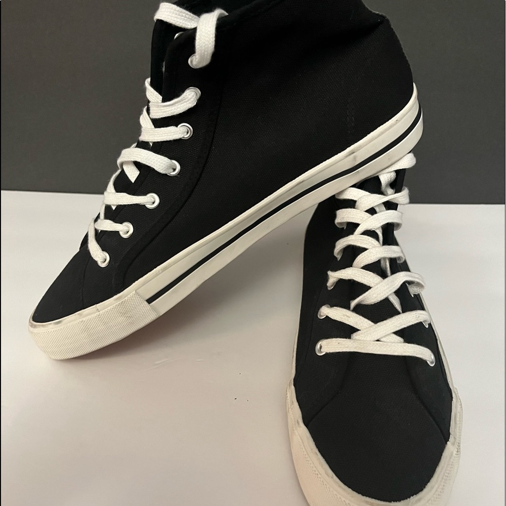 NICCE LONDON PHOENIX HI SIZE 12 NWTS